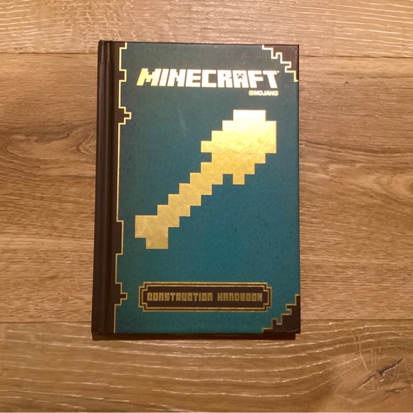Minecraft Essential Handbooks Series - Picture 11 of 14
